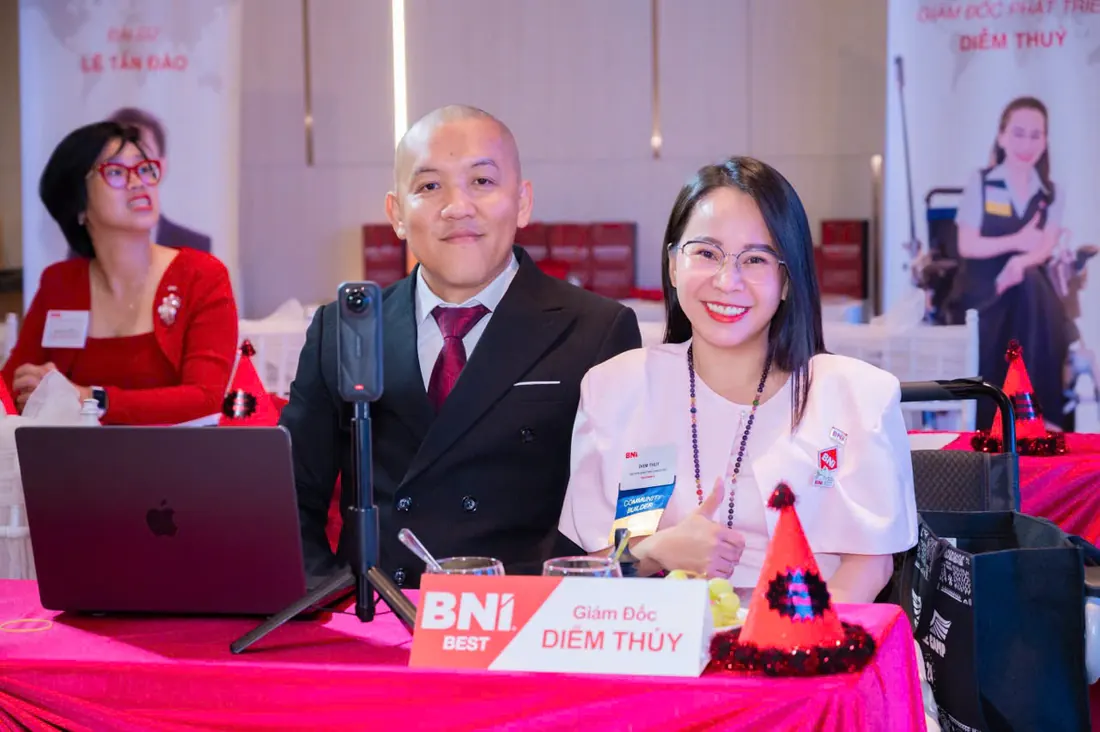 Diễm Thúy điều hành họp BNI Best Chapter