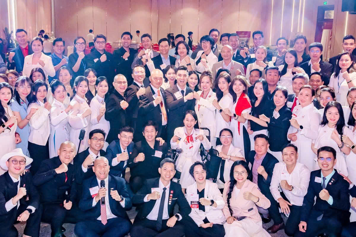 Diễm Thúy cùng gần 100 chủ doanh nghiệp BNI Best Chapter